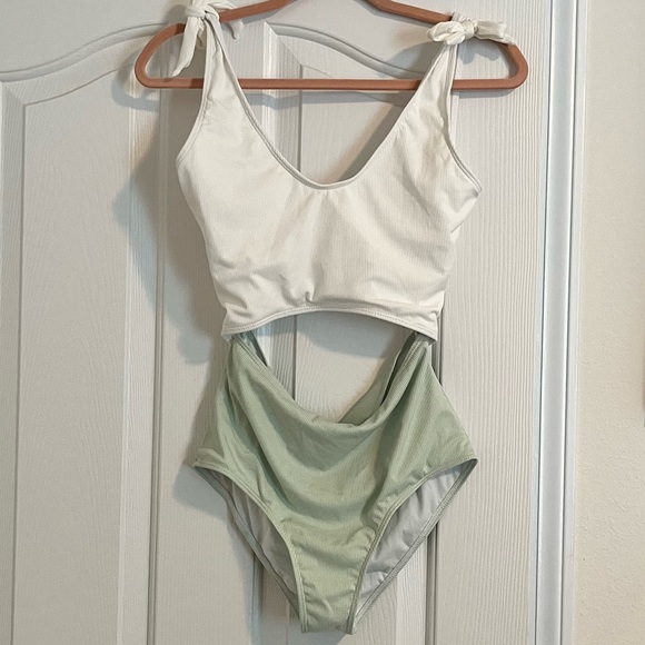 SHEIN One Piece Swimsuit - Picture 3 of 12